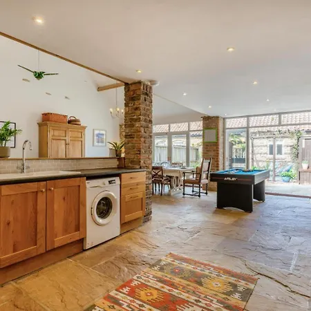 4 Bed In Cawton Oc-t32408 *