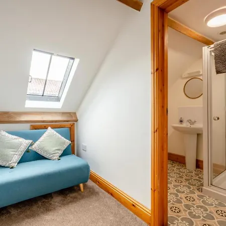 4 Bed In Cawton Oc-t32408 *