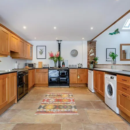 4 Bed In Cawton Oc-t32408 * Stonegrave