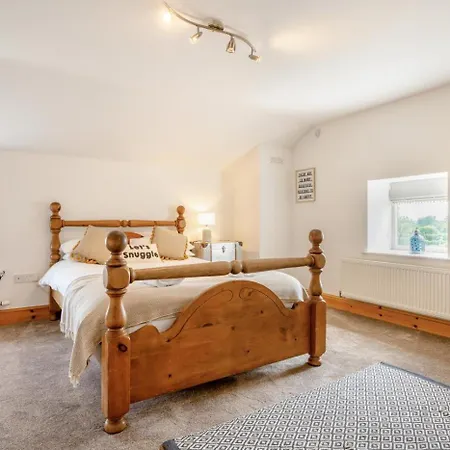 4 Bed In Cawton Oc-t32408 *